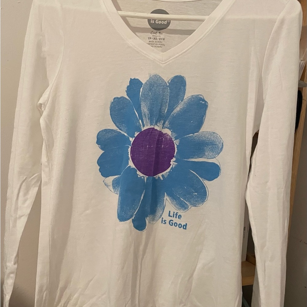 NWOT Life Is Good Womans Cool Tea Classic Fit Shirt Size XS long sleeves.
